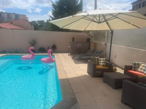 Studio indépendant, piscine & jardin en centre-ville